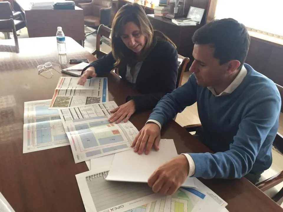 Victoria Rodr&iacute;guez con el arquitecto Felipe Mart&iacute;nez. - EC