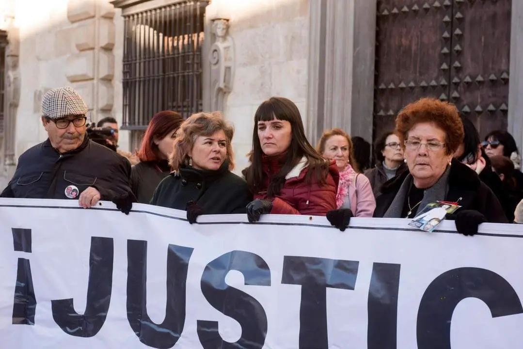 La madre y expareja de las v&iacute;ctimas pide justicia - efe