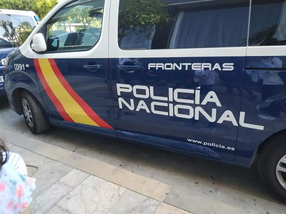 Polic&iacute;a Nacional. - VH