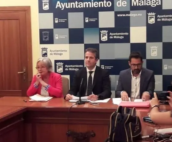 La defensa de los ediles del Ayuntamiento de&nbsp;M&aacute;laga Teresa Porras y Francisco Pomares (izq y drch). - vm
