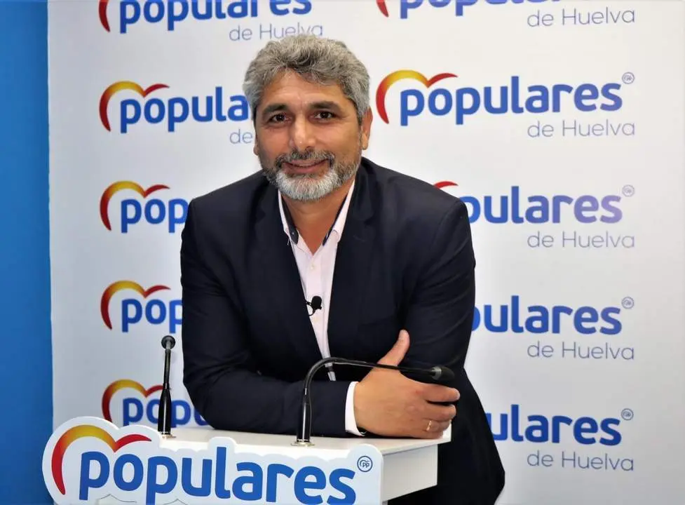 &ldquo;Prefiero ser entrenador del Recreativo antes que ministro&rdquo;
