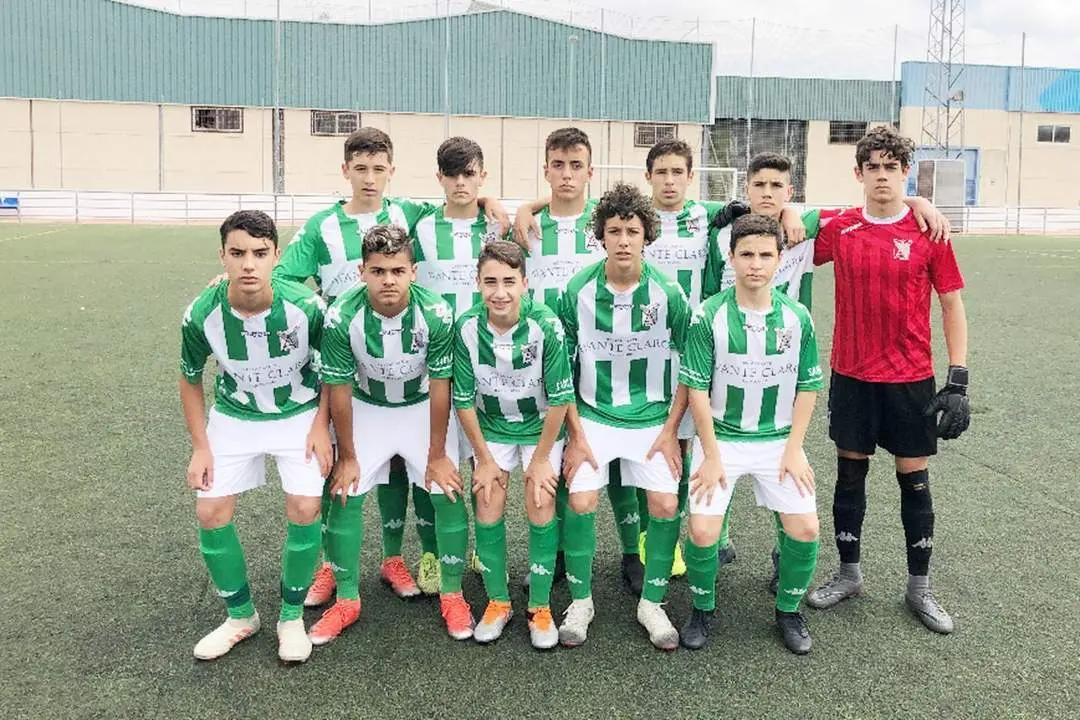 El equipo infantil A del Atl&eacute;tico Sanluque&ntilde;o antes del partido - A. I.