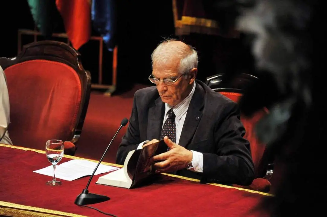 Borrell en el teatro. - J.F.C.