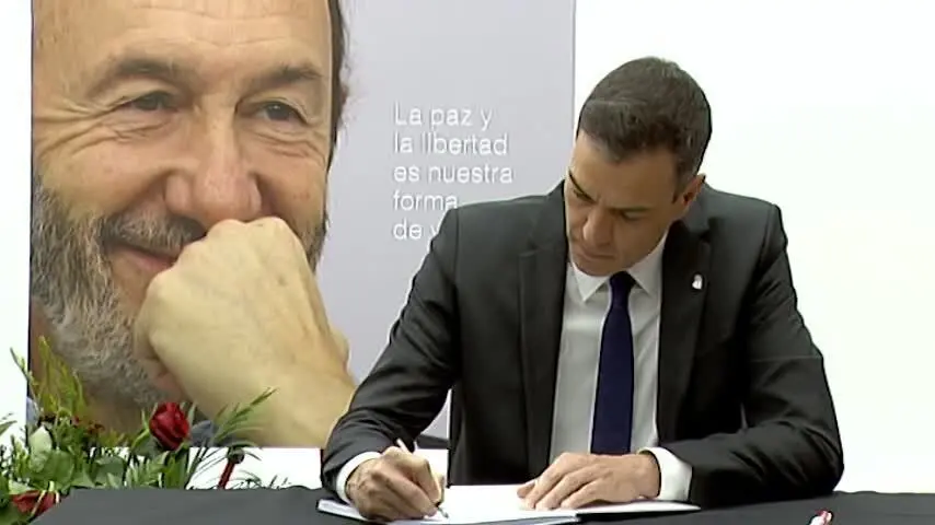 S&aacute;nchez a Rubalcaba: "Te debemos mucho, todo... siempre"