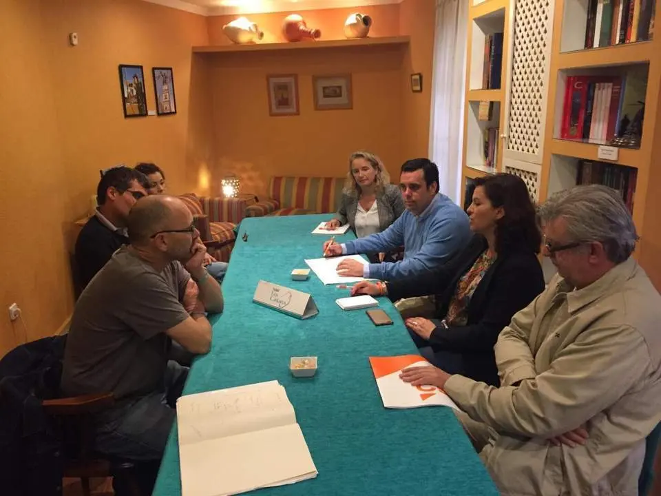 Cs con los funcionarios. - AI