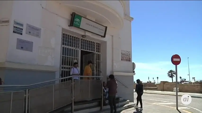 La Junta se mantiene firme en el cierre de l&iacute;neas en C&aacute;diz