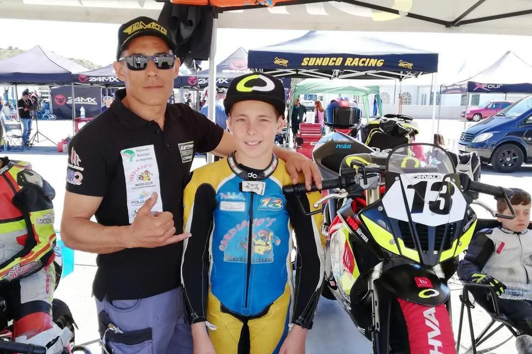 Iv&aacute;n Fern&aacute;ndez con su padre en el Circuito Ricardo Tormo - A. I.