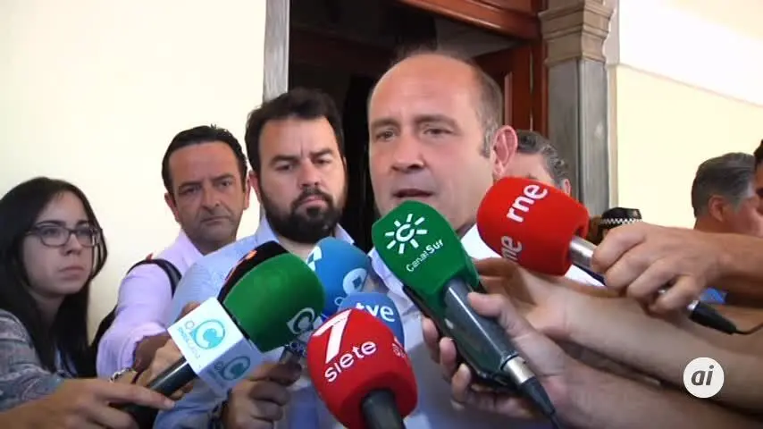 "Si les duele la ciudad de C&aacute;diz que acudan a votar y participen"