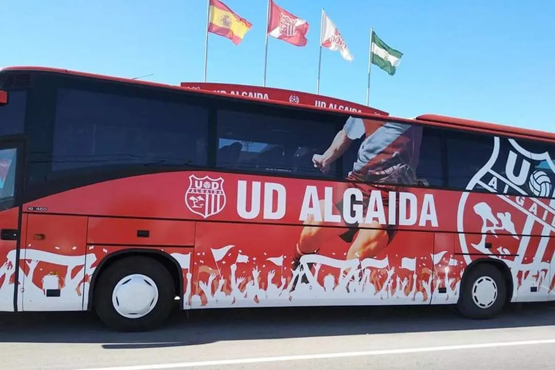 El autob&uacute;s de la UD Algaida 'subi&oacute;' a la Segunda Andaluza - A. I.