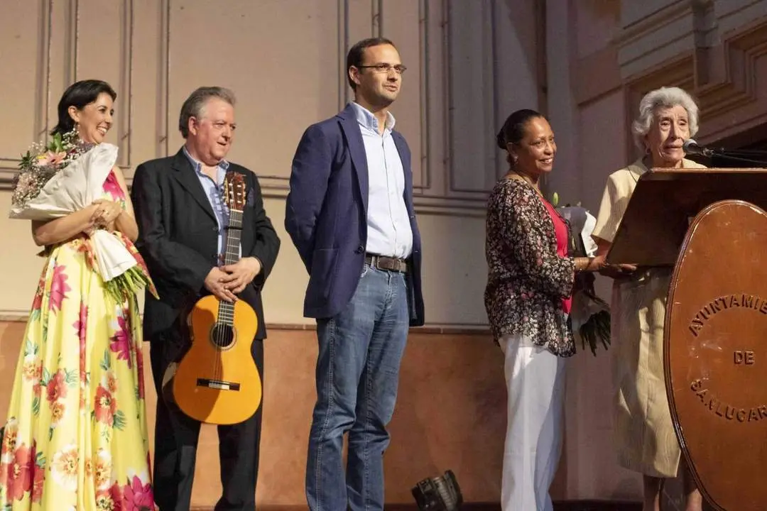 Laura Vital, Eduardo Rebollar, V&iacute;ctor Mora, Teresa R&uacute;a y Juliana - A. I.