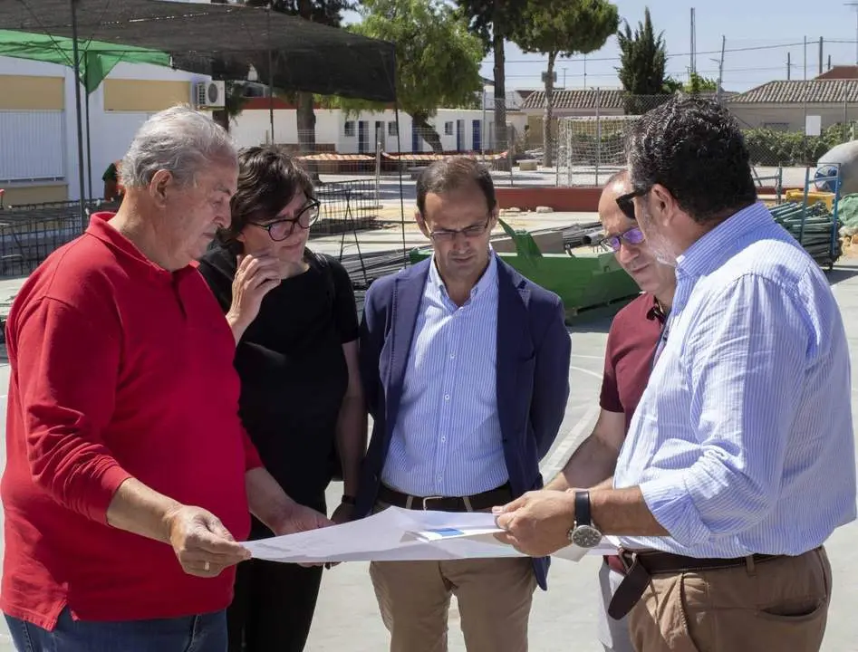 Un momento de la visita de V&iacute;ctor Mora al lugar de las obras - A. I.