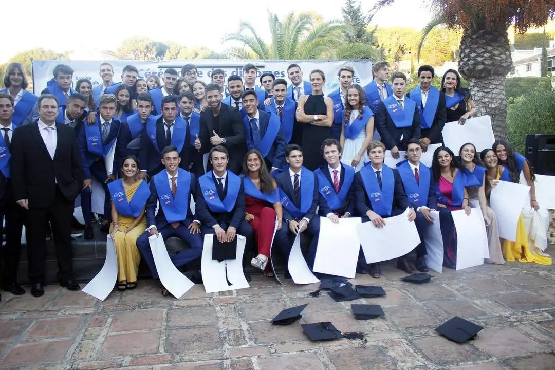 Pablo Albor&aacute;n sorprende a los nuevos graduados del Liceo Franc&eacute;s