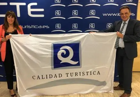 La edil de Playas, Maribel Baeza, y el alcalde de Torremolinos, Jos&eacute; Ortiz. - V.M.