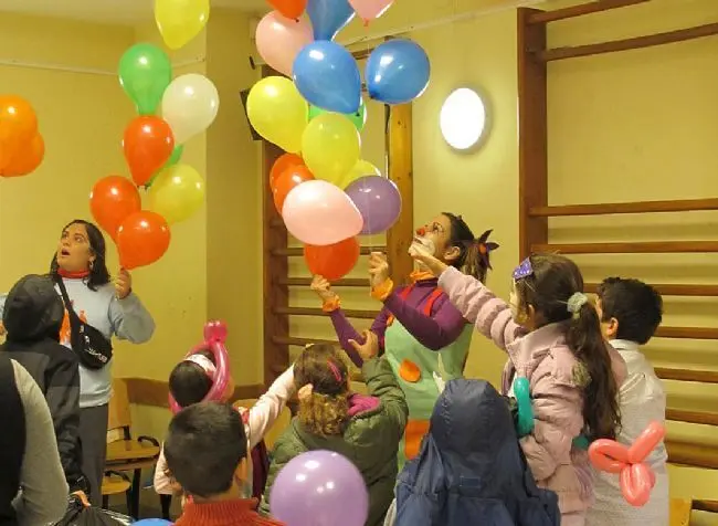 Los ni&ntilde;os disfrutaron y se llevaron globos y m&aacute;scaras a casa. - B. G. S.