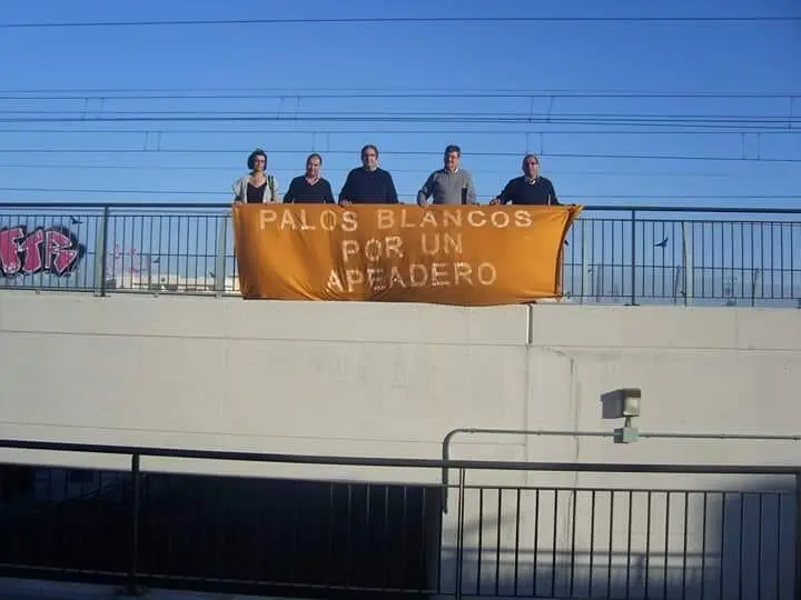 Los vecinos de Palos Blancos llevan casi una d&eacute;cada reivindicando el apeadero. - Viva