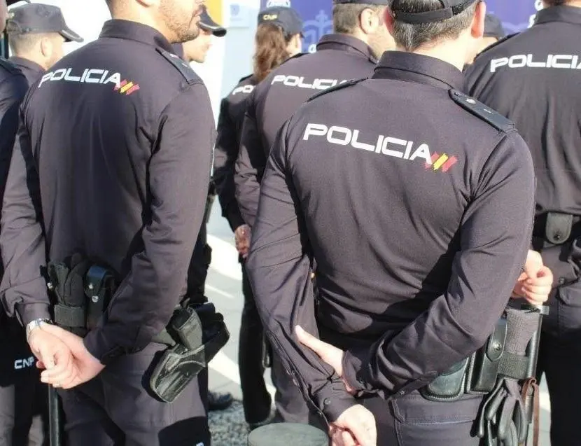 Polic&iacute;a Nacional. - VM