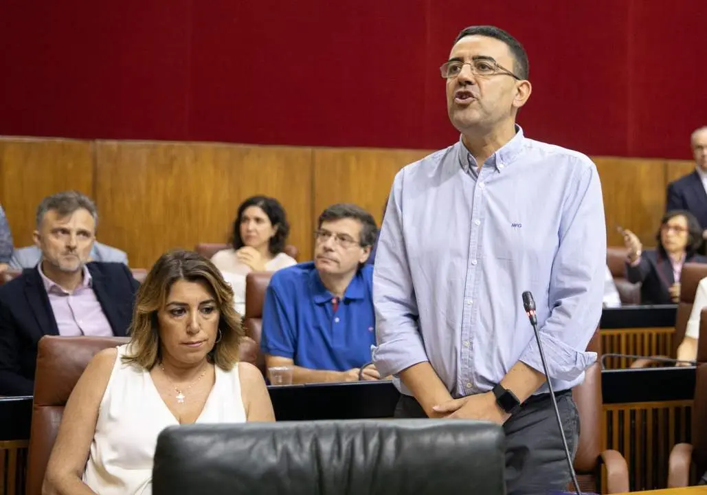 Jos&eacute; Fiscal, Susana D&iacute;az y Mario Jim&eacute;nez, durante el pleno que aprob&oacute; el presupuesto andaluz. - Jes&uacute;s Prieto/EP