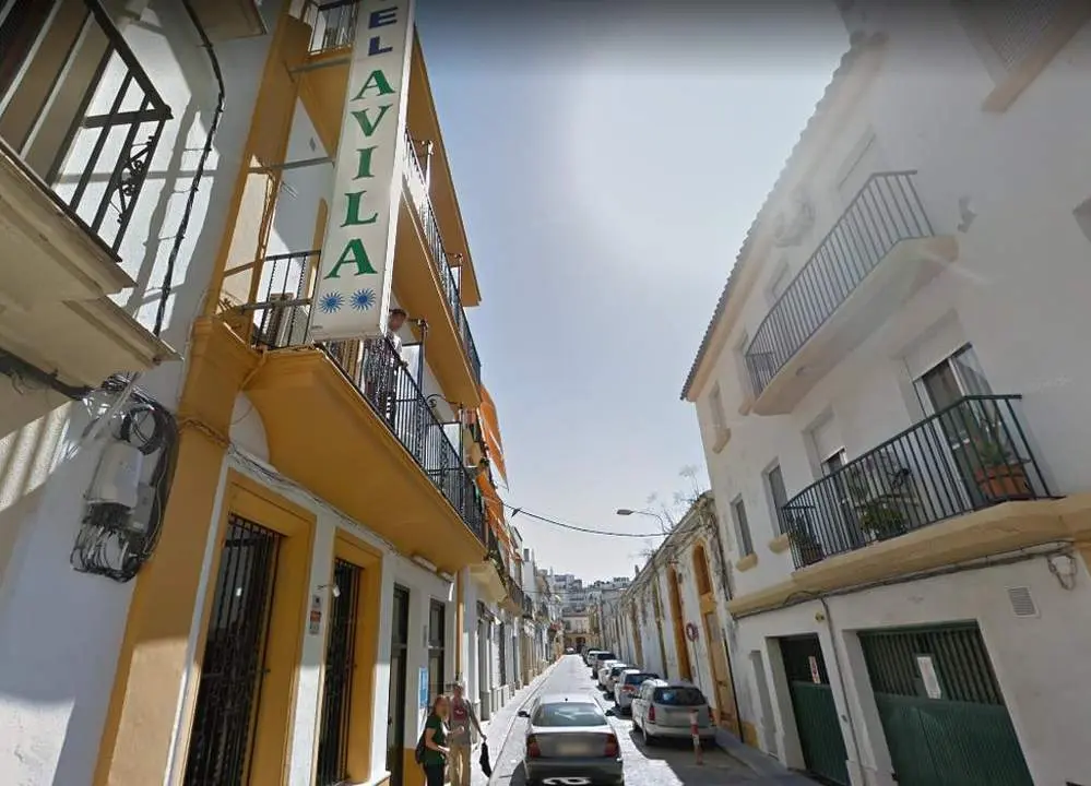 Imagen del extinto Hotel &Aacute;vila, reconvertido en centro de menores - Google Maps