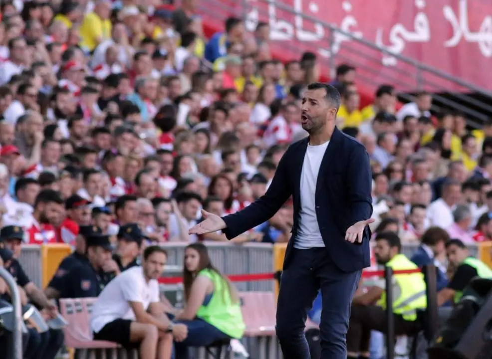 Diego Mart&iacute;nez, entrenador del Granada CF. - EFE