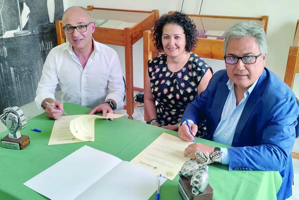 La concejala Cynthia Garc&iacute;a, junto a Juan Antonio Garc&iacute;a Galindo (D) y Juan Antonio Valor Y&eacute;benes. - V.M.