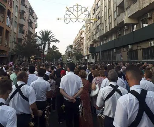 La Virgen de la Cinta avanza hacia el Conquero. - BANDA VIRGEN DE LAS MERCEDES