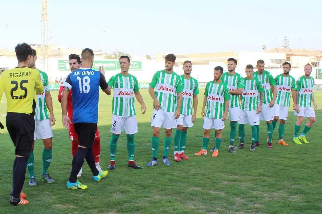 El Atl&eacute;tico Sanluque&ntilde;o, poco antes de enfrentarse al M&eacute;rida en El Palmar - Ra&uacute;l J. Bustillos