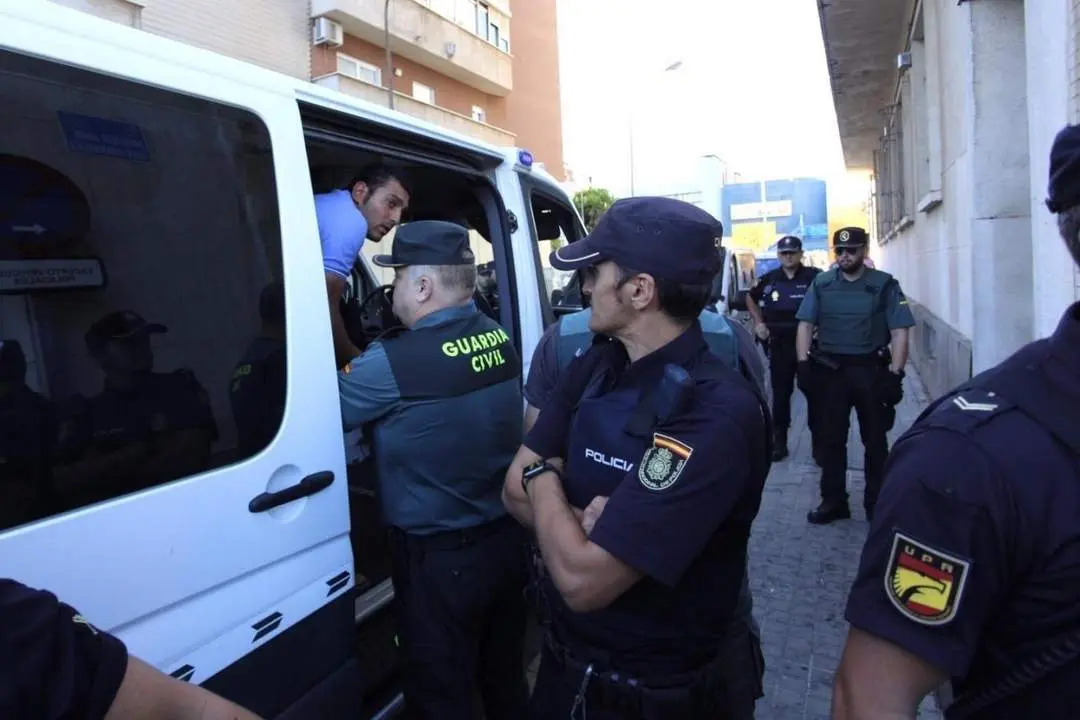 Los detenidos en Punta Umbr&iacute;a llegando a declarar. - EP