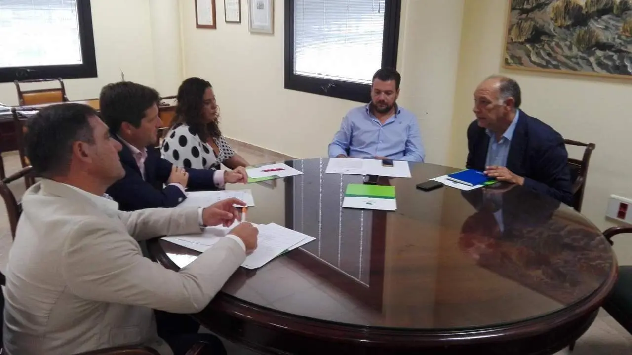 Reuni&oacute;n entre los comerciantes y Cs. - CARMEN BARAHONA