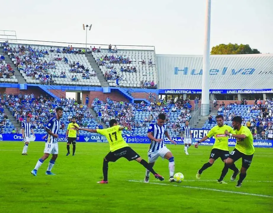 Gustavo Quezada y Alberto Quiles en el partido ante el Talavera. - TENOR