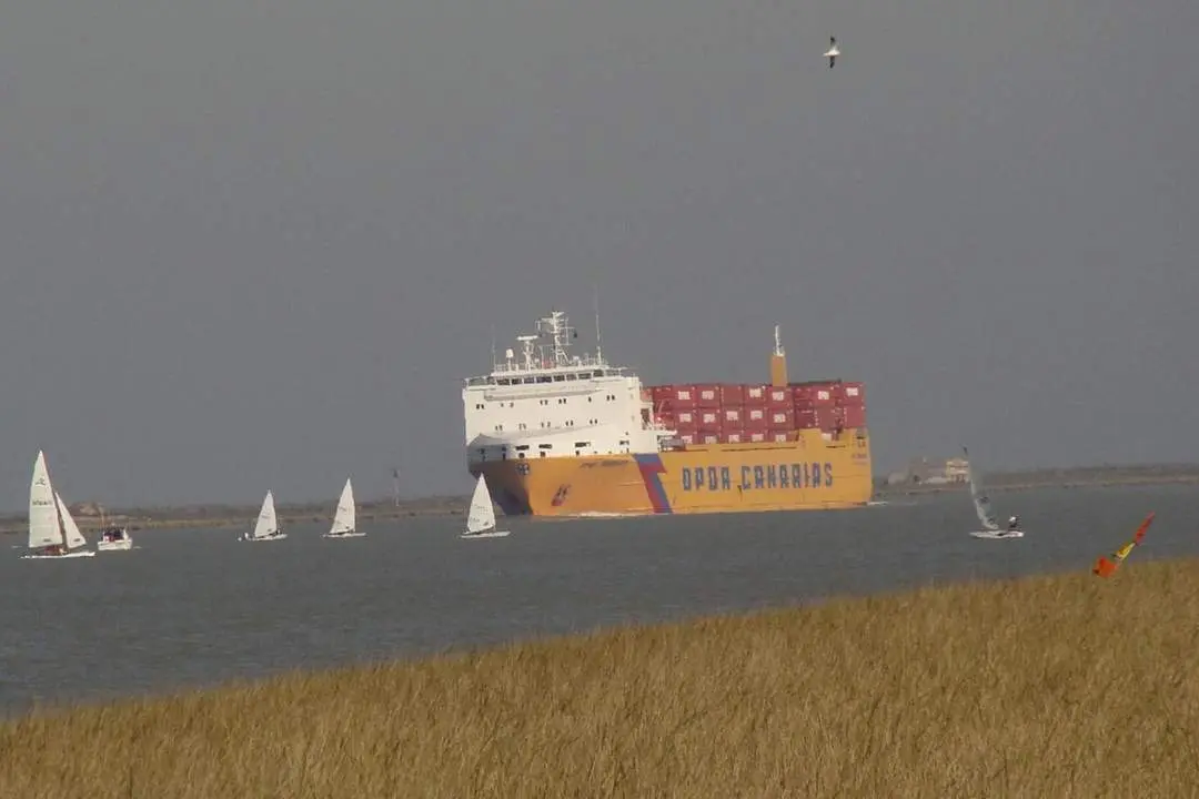 Las peque&ntilde;as embarcaciones coincidir&aacute;n con grandes barcos - Ra&uacute;l J. Bustillos