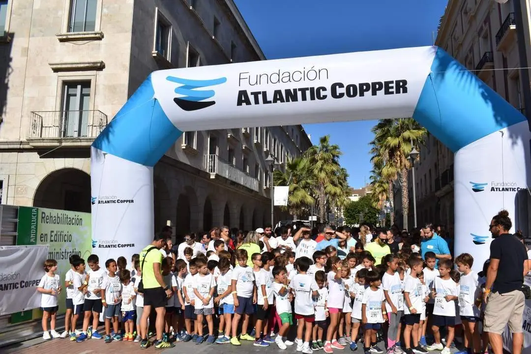 Unos 600 peque&ntilde;os corredores muestran su lado m&aacute;s solidario en Huelva