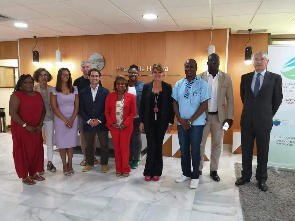 Visita de la delegaci&oacute;n de la red 'Hekima' al Puerto de Huelva. - VH