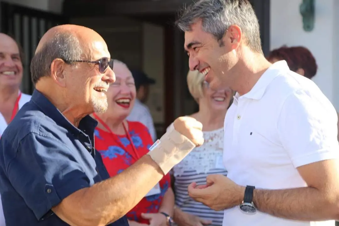 Encuentro de V&iacute;ctor Navas con la Asociaci&oacute;n Age Concern