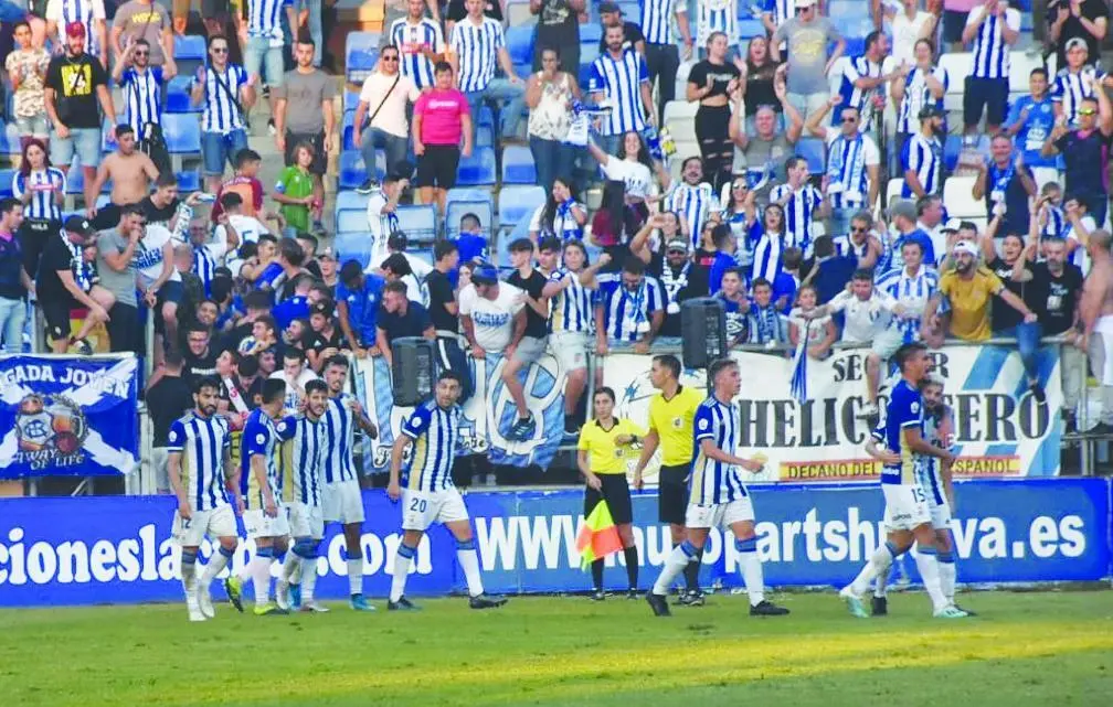 Jugadores del Recreativo de Huelva celebrando un gol. - TENOR