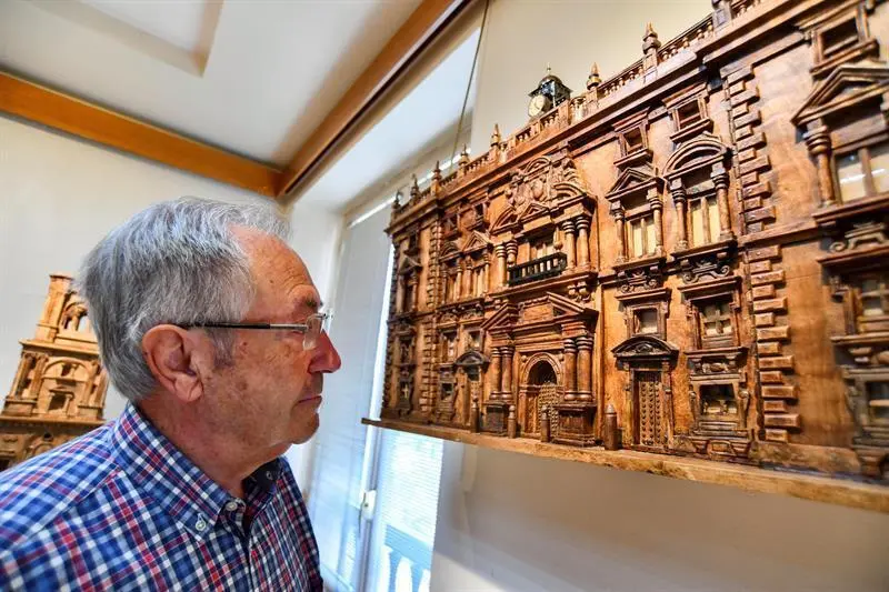 Una exposici&oacute;n repasa el patrimonio de Granada con r&eacute;plicas de madera