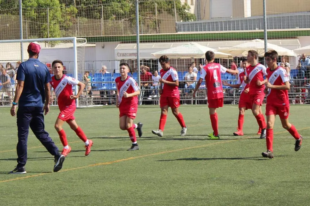 El equipo cadete de la UD Algaida celebra el 4-5 - Ra&uacute;l J. Bustillos