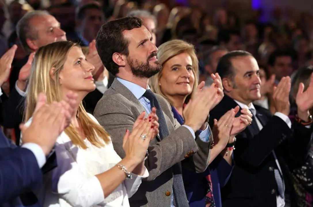 Pablo Casado y F&aacute;tima B&aacute;&ntilde;ez. - VH