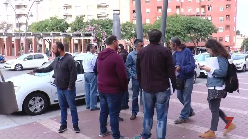 Adelante presenta su ordenanza reguladora de VTC junto a los taxistas