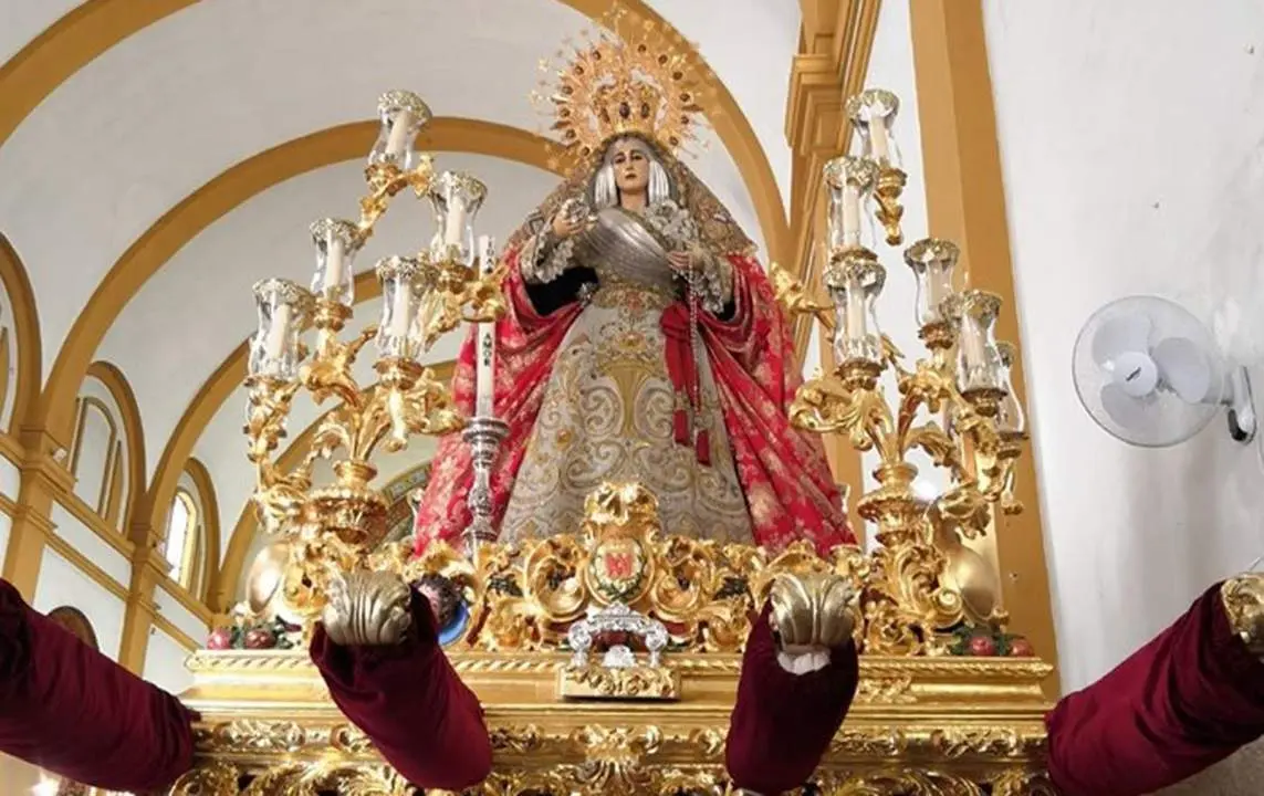 Nuestra Se&ntilde;ora del Amor, entronizada en el paso de Nuestra Se&ntilde;ora del Valle, de Manzanilla. - TRES CA&Iacute;DAS