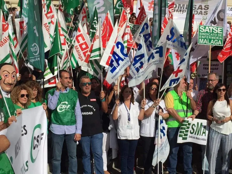 Los sindicatos se concentran por la falta de personal en el Regional