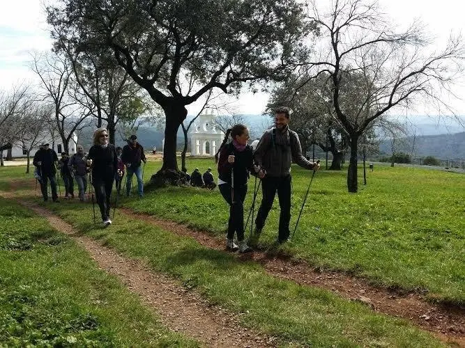 Senderistas en la Sierra de Huelva. - VH