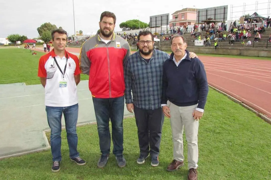 Borja Vivas -el segundo por la izquierda-, visit&oacute; El Picacho hace un a&ntilde;o - Ra&uacute;l J. Bustillos