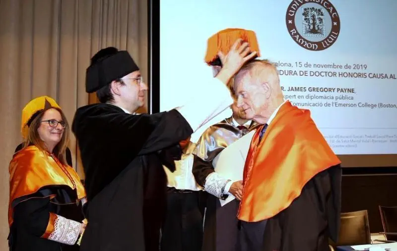  James Gregory Payne recibe el honoris. - 