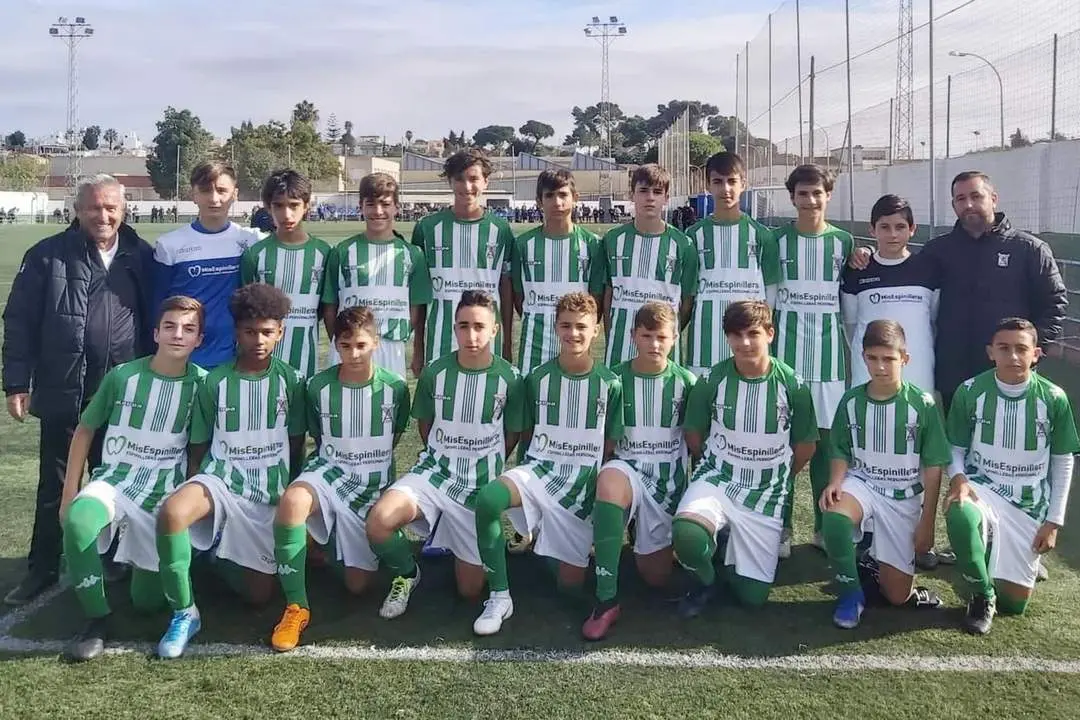 El equipo infantil A del Atl&eacute;tico Sanluque&ntilde;o antes del partido - A. I.