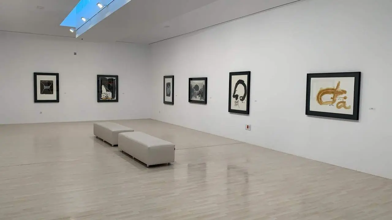 Exposici&oacute;n itinerante de Antonio T&agrave;pies. - VM