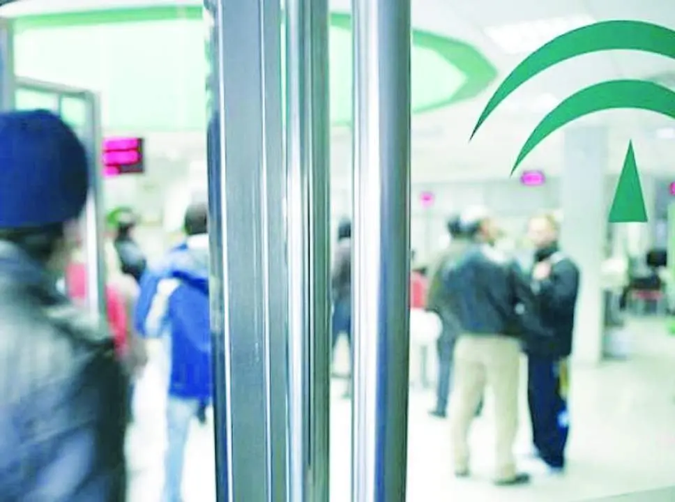 Una oficina de la Junta de Andaluc&iacute;a - EFE
