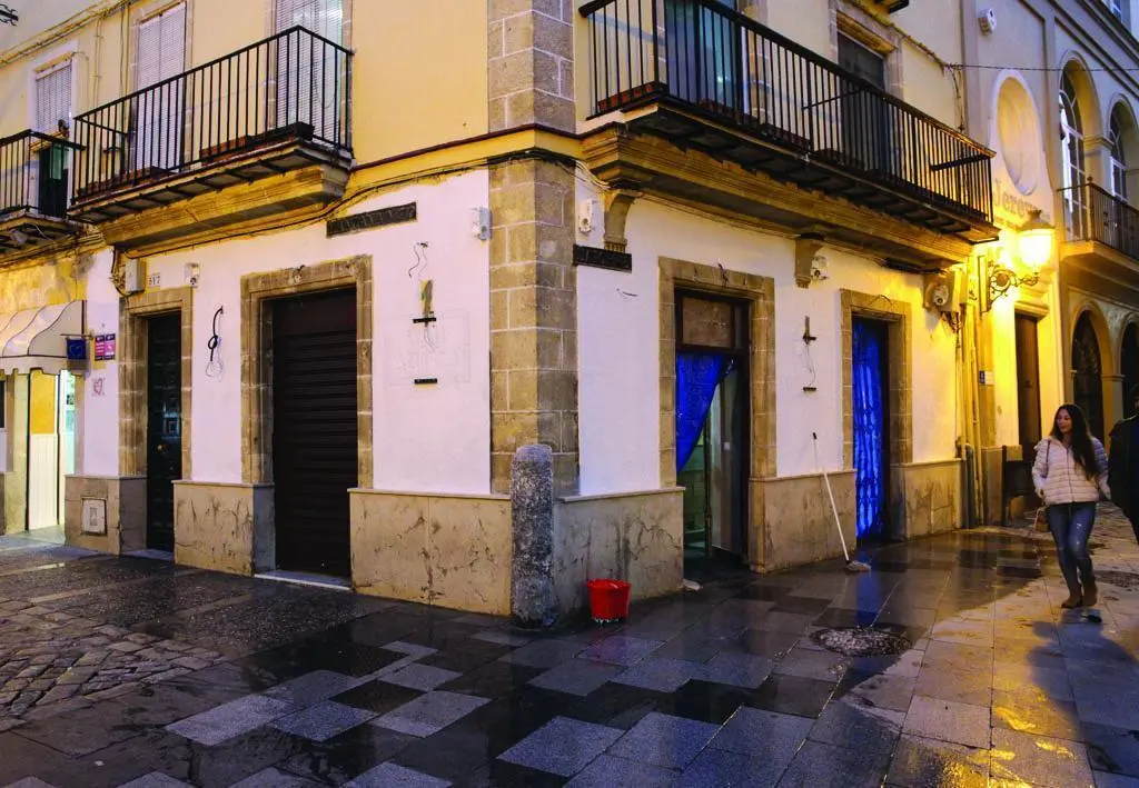 As&iacute; estaba este mi&eacute;rcoles el antiguo local del Bar Adeli.  - Oliverio Ruiz