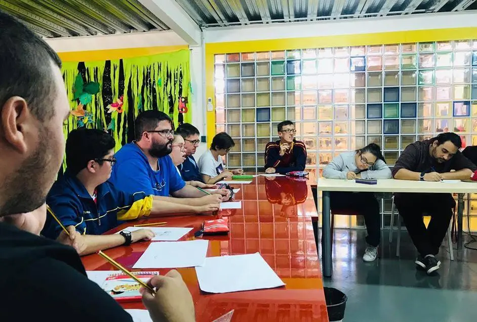 Discapacitados ps&iacute;quicos, en un taller de dise&ntilde;o organizado por Apadis Algeciras.  - Informaci&oacute;n