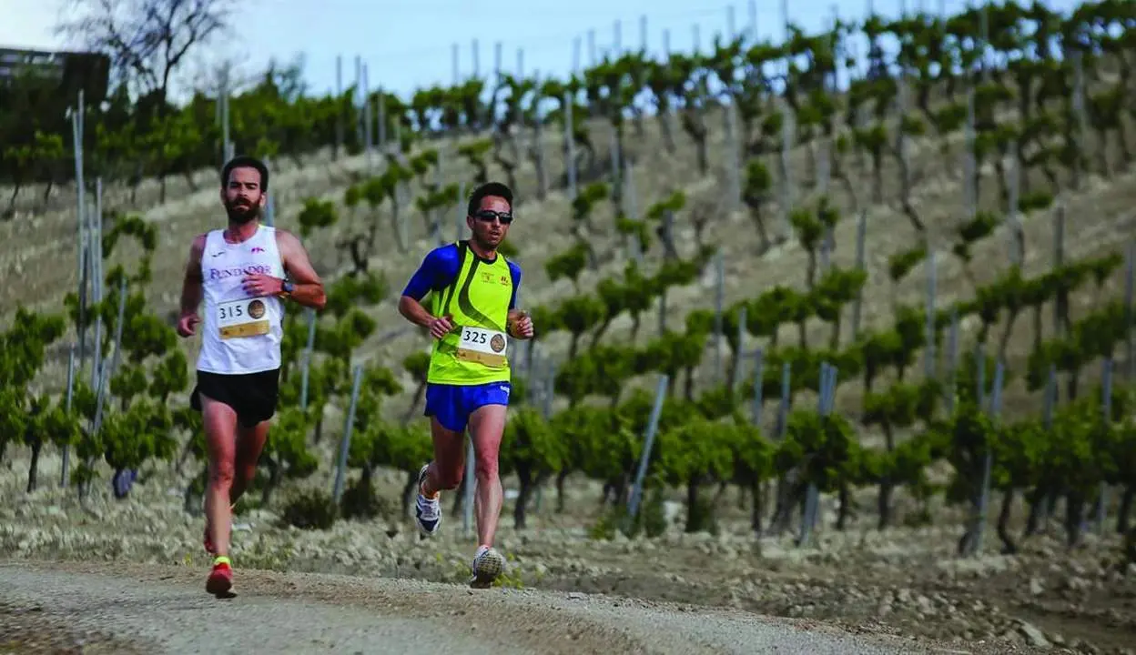 Dos participantes en la Sherry Maraton 2019.  - Viva Jerez