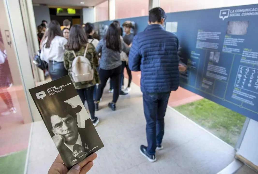 Visita escolar el Centro Jes&uacute;s Hermida. - VH